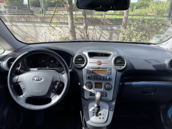 Tirane, shes makine KIA CARENS Nafte, jeshile automatik Klima 211.000 km 4990 €