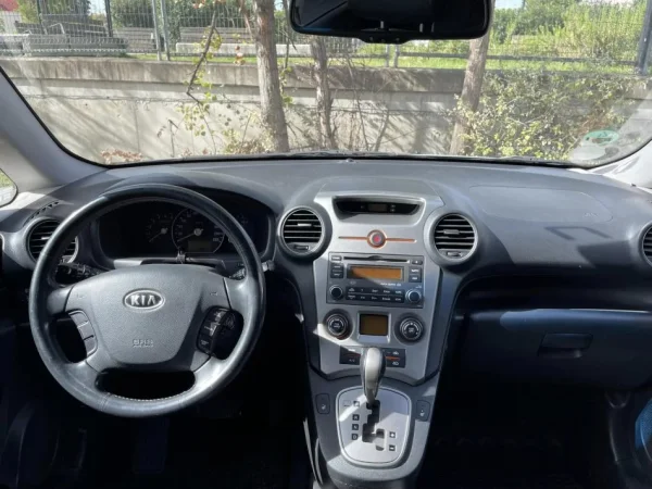 Tirane, shes makine KIA CARENS Nafte, jeshile automatik Klima 211.000 km 4990 €