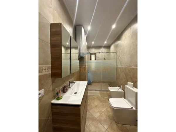 Tirane, shitet apartament 2+1 Kati 4, 120 m² 2.400.000 € (Liqeni i Thate)