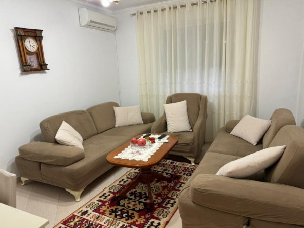 Tirane, jepet me qera apartament 1+1+Ballkon Kati 6, 80 m² 400 € (LAPRAKE)