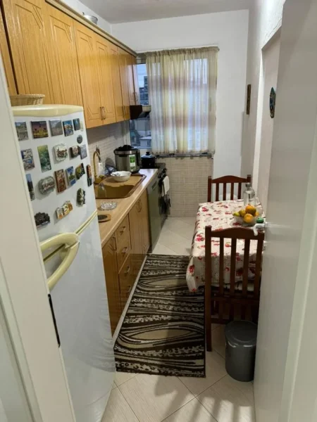Tirane, jepet me qera apartament 1+1+Ballkon Kati 6, 80 m² 400 € (LAPRAKE)