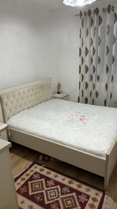 Tirane, jepet me qera apartament 1+1+Ballkon Kati 6, 80 m² 400 € (LAPRAKE)