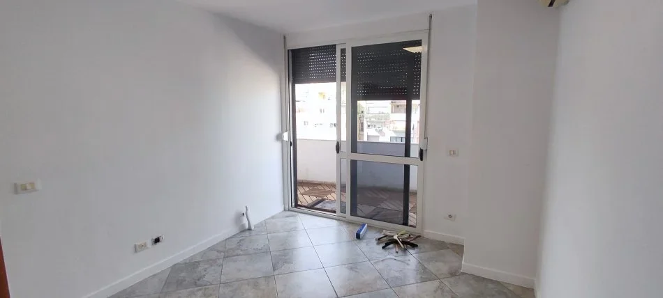 Shqiperi, Juridiku, me qera zyre Kati 7, 120 m² 799 € (Vaso Pasha)