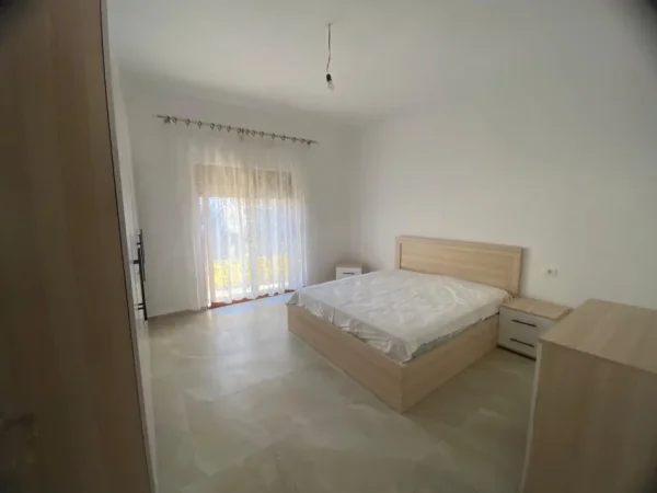 Tirane, jepet me qera apartament 2+1+Ballkon Kati 2, 128 m² 500 € (unaza e re)