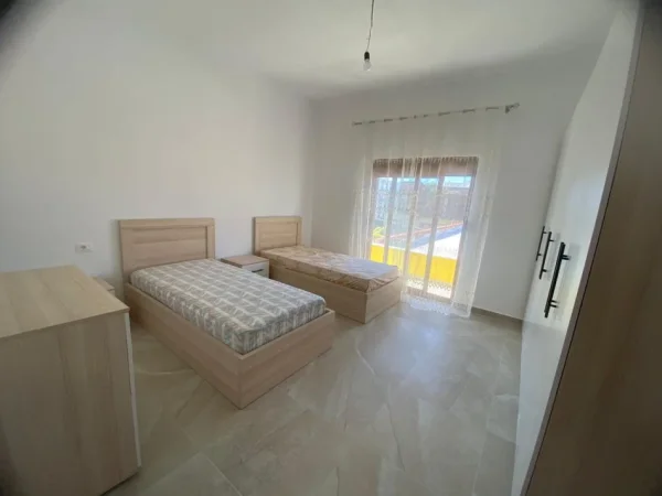 Tirane, jepet me qera apartament 2+1+Ballkon Kati 2, 128 m² 500 € (unaza e re)
