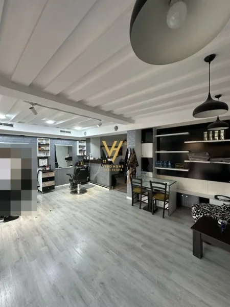 Tirane, shitet dyqan Kati 1, 60 m² 210.000 € (MYSLYM SHYRI)