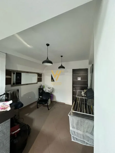 Tirane, shitet dyqan Kati 1, 60 m² 210.000 € (MYSLYM SHYRI)