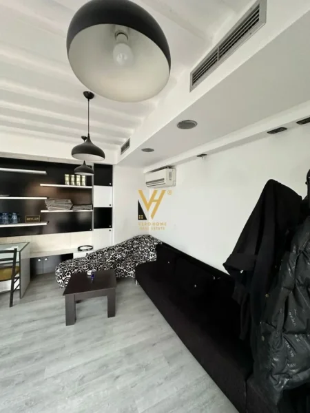 Tirane, shitet dyqan Kati 1, 60 m² 210.000 € (MYSLYM SHYRI)