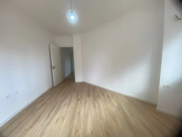 Tirane, shitet apartament 1+1 Kati 5, 70 m² 135.000 € (Rruga Elbasanit)