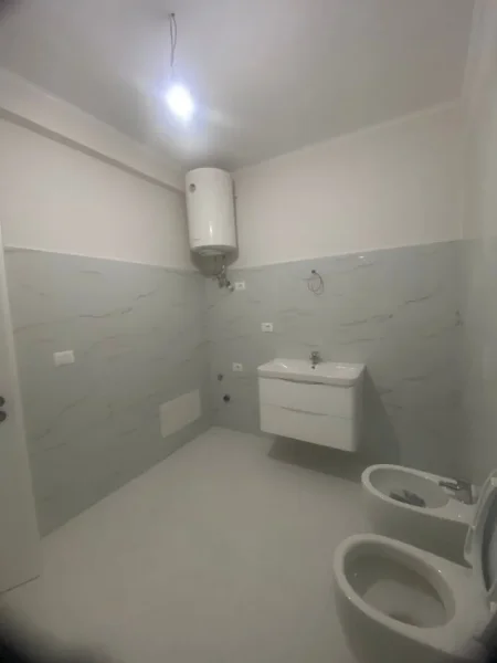 Tirane, shitet apartament 1+1 Kati 5, 70 m² 135.000 € (Rruga Elbasanit)