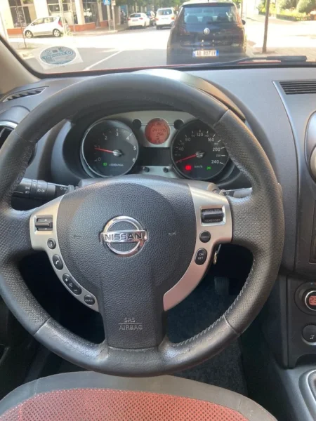 OKAZION PER ARSYE MOSPERDORIMI!Tirane, shes makine Nissan Qashqai Nafte, e kuqe manuale Kondicioner 224.000 km 4,500€ me mundesi diskutimi cmimi nese bihet dakort