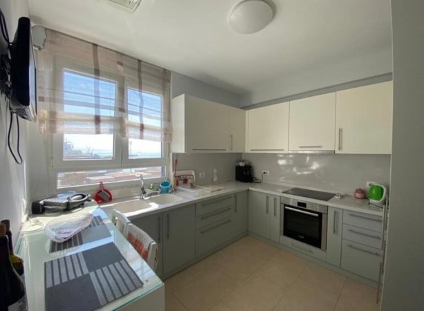 Durres, jepet me qera apartament+verande | Penthouse 3+1 Kati 8, 104 m² (TEK BLUE STARI NE DURRES)