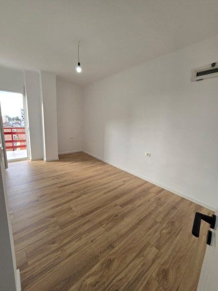 Tirane, shitet apartament 2+1 Kati 5, 75 m² 132.000 € (Xhamlliku)