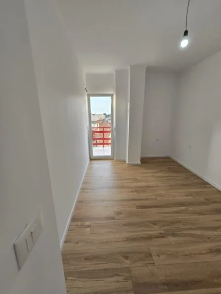 Tirane, shitet apartament 2+1 Kati 5, 75 m² 132.000 € (Xhamlliku)