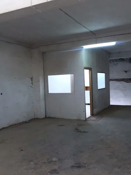 Tirane, jepet me qera magazine Kati 1, 350 m² 950 € (Siri kodra)