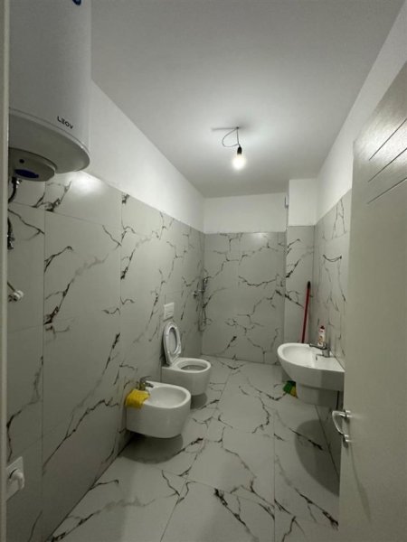 Tirane, jepet me qera apartament 1+1+Ballkon Kati 1, 450 m² 450 € (Astir, Vila L-2)