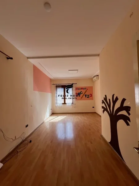 Tirane, jepet me qera Vile 3 Katshe Kati 3, 595 m² 7.000 € (SELVIA)