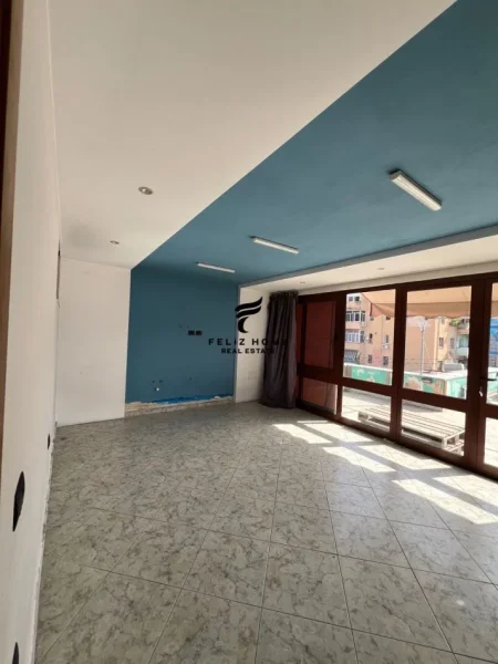 Tirane, jepet me qera Vile 3 Katshe Kati 3, 595 m² 7.000 € (SELVIA)