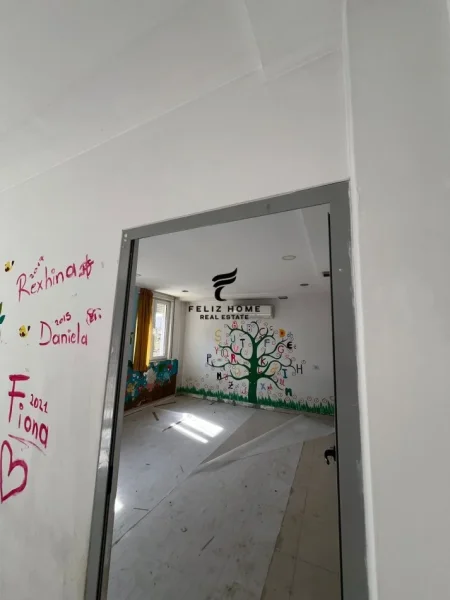 Tirane, jepet me qera Vile 3 Katshe Kati 3, 595 m² 7.000 € (SELVIA)