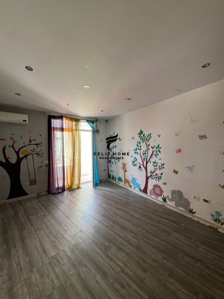 Tirane, jepet me qera Vile 3 Katshe Kati 3, 595 m² 7.000 € (SELVIA)