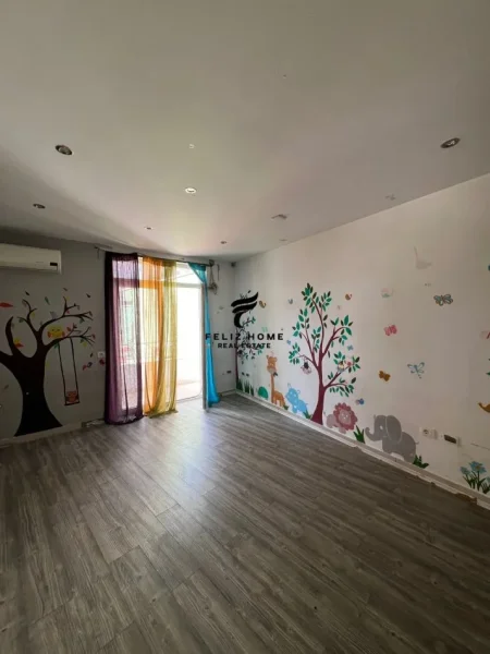 Tirane, jepet me qera Vile 3 Katshe Kati 3, 595 m² 7.000 € (SELVIA)