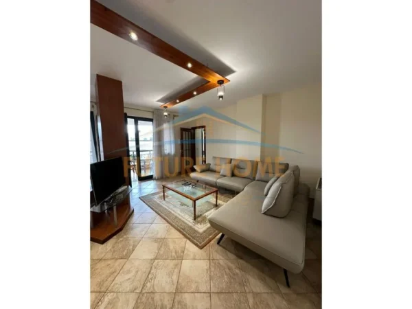 Tirane, jepet me qera apartament 2+1 Kati 9, 118 m² 1.250 € (BLLOKU TIRANE)