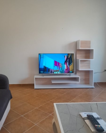 Tirane, jepet me qera apartament 2+1+Ballkon Kati 2, 84 m² 400 € (FRESK)