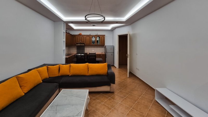 Tirane, jepet me qera apartament 2+1+Ballkon Kati 2, 84 m² 400 € (FRESK)