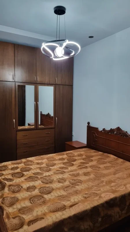 Tirane, jepet me qera apartament 2+1+Ballkon Kati 2, 84 m² 400 € (FRESK)
