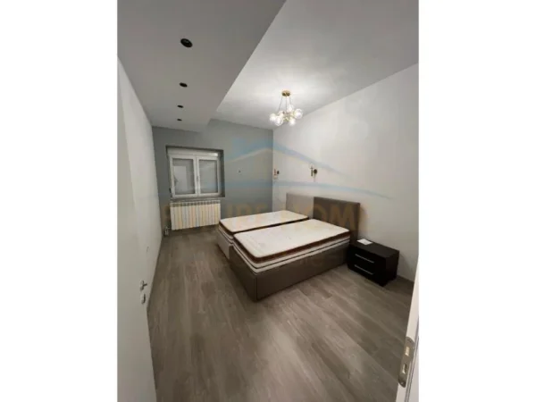 Korce, shitet apartament 2+1 Kati 1, 90 m² 71.400 € (Lagjia 18)