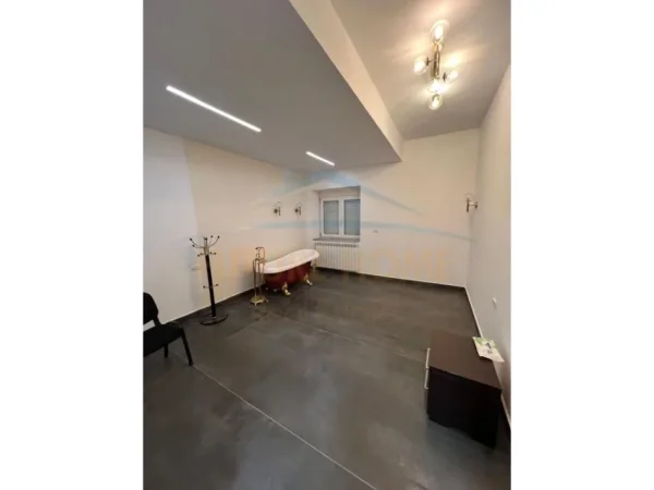 Korce, shitet apartament 2+1 Kati 1, 90 m² 71.400 € (Lagjia 18)