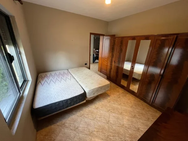 Tirane, jepet me qera apartament 3+1+Aneks+Ballkon Kati 2, 121 m² 700 € (YZBERISHT)