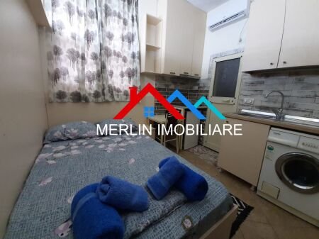 Tirane, jepet me qera garsonier 1+1 Kati 2, 27 m² 330 € (Rruga 5 Maji)