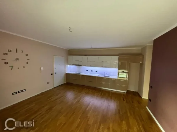 Tirane, shitet apartament 1+1+Ballkon Kati 2, 70 m² 135.000 € (KOPSHTI BOTANIK)