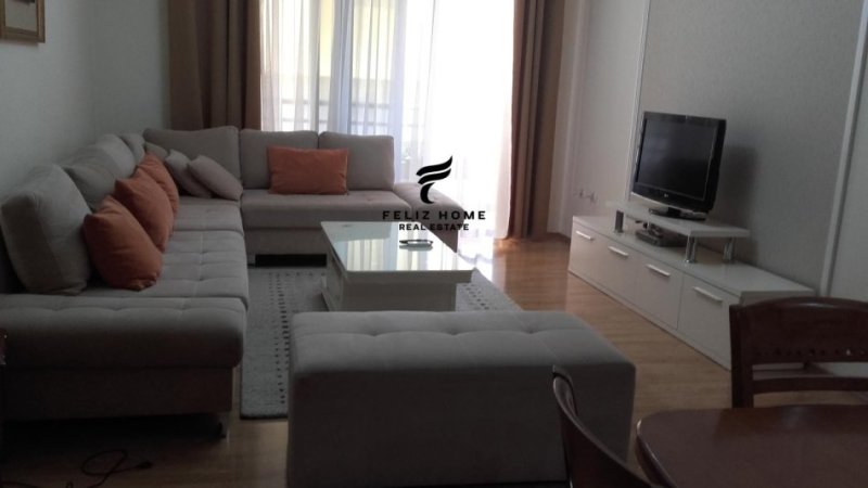 Tirane, jepet me qera apartament 2+1+Ballkon Kati 8, 100 m² 650 € (HARRY FULTZ)