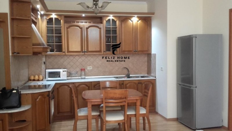 Tirane, jepet me qera apartament 2+1+Ballkon Kati 8, 100 m² 650 € (HARRY FULTZ)