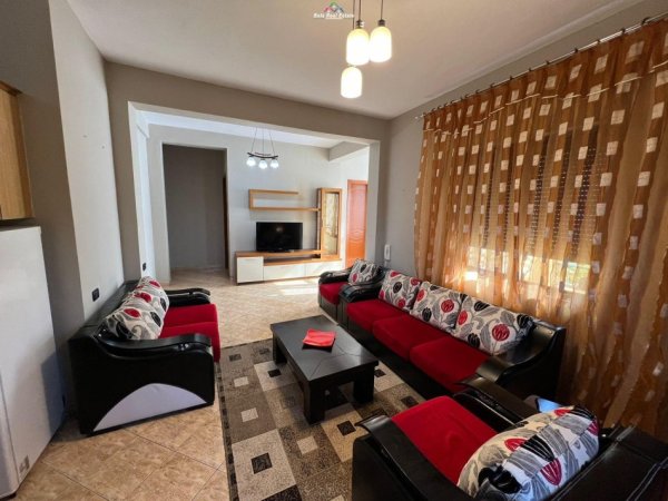 Tirane, jepet me qera apartament 2+1 Kati 2, 120 m² 700 € (yzberisht)