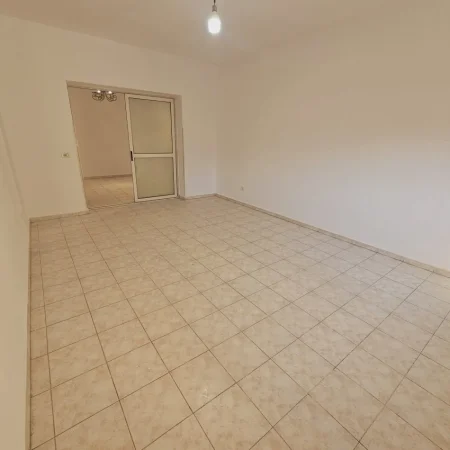 Tirane, shitet apartament 2+1+Aneks+Ballkon Kati 4, 93 m² 135.000 € (Bulevardi Zhan Dark)