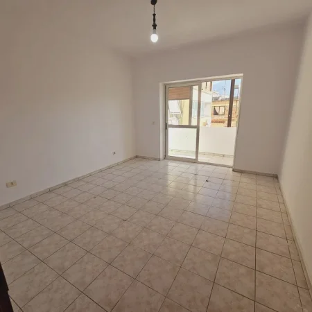 Tirane, shitet apartament 2+1+Aneks+Ballkon Kati 4, 93 m² 135.000 € (Bulevardi Zhan Dark)