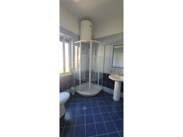 Tirane, jepet me qera Vile 2 Katshe Kati 0, 120 m² 1.200 € (Vilat Gjermane)