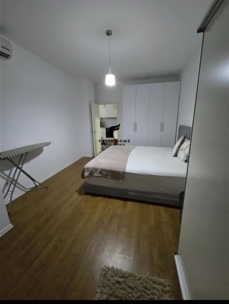 Tirane, jepet me qera apartament 1+1+Ballkon Kati 3, 90 m² 650 € (LIQENI I THATE)