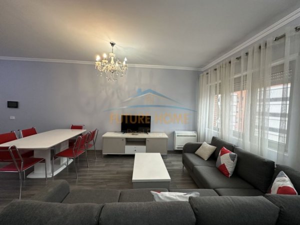 Tirane, jepet me qera apartament 3+1+Ballkon Kati 7, 123 m² 1.000 € (Rruga e Kavajes)