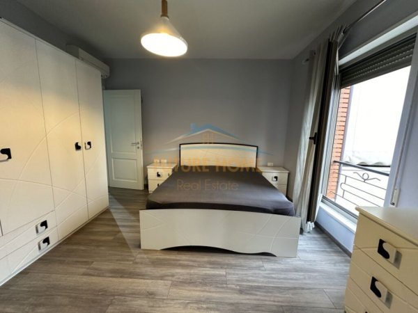 Tirane, jepet me qera apartament 3+1+Ballkon Kati 7, 123 m² 1.000 € (Rruga e Kavajes)
