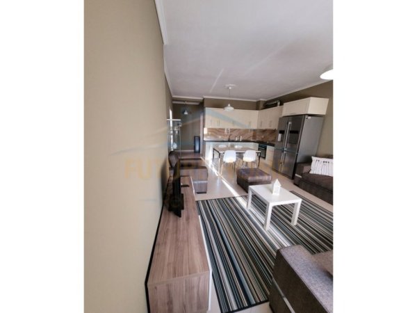 Korce, jepet me qera apartament 1+1 Kati 7, 70 m² 350 € (Lagjia 9)