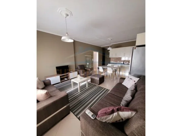 Korce, jepet me qera apartament 1+1 Kati 7, 70 m² 350 € (Lagjia 9)