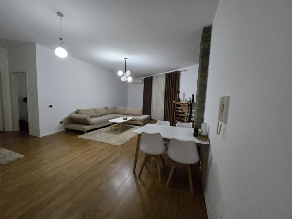 Tirane, jepet me qera apartament 1+1 Kati 3, 90 m² 650 € (liqeni i thate)