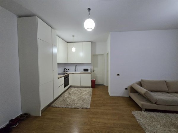 Tirane, jepet me qera apartament 1+1 Kati 3, 90 m² 650 € (liqeni i thate)