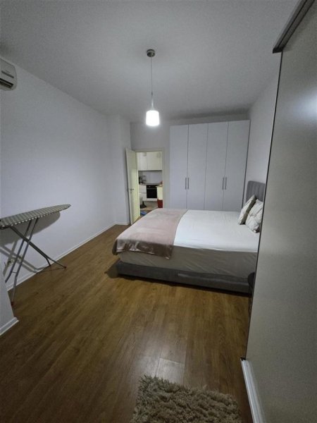 Tirane, jepet me qera apartament 1+1 Kati 3, 90 m² 650 € (liqeni i thate)