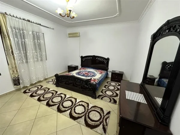 Tirane, jepet me qera apartament 2+1 Kati 1, 140 m² 600 € (5 MAJI)