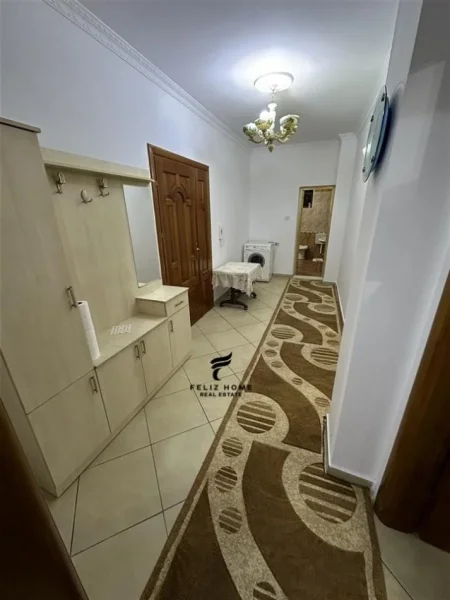 Tirane, jepet me qera apartament 2+1 Kati 1, 140 m² 600 € (5 MAJI)